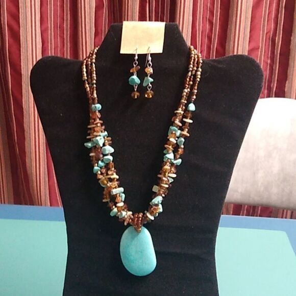 Southwestern Faux Turquoise Pendant Multiple Strands Turquoise Chips & Beads - Picture 1 of 9